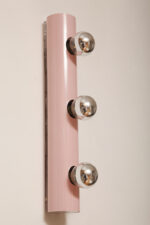 Smukła trzypunktowa aluminiowa cylindryczna różowa lampa ścienna/kinkiet o pionowej, lub poziomej orientacji, Targetti, Włochy, lata 80. - obrazek 39