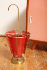 Mosiężny parasolnik/stojak na parasole w kolorze starego złota z bokami z blachy perforowanej lakierowanej na czerwono, Wagner Keller, Niemcy, lata 50/60. - obrazek 22