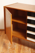 Dębowa szafka/komoda z czterema głębokimi szufladami z czarnobiałymi frontami, TYP U 458, projekt Jiri Jiroutek dla Interier Praha, Czechosłowacja, lata 60. - obrazek 22