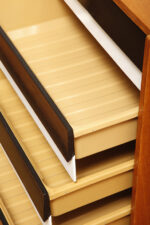 Dębowa szafka/komoda z czterema głębokimi szufladami z czarnobiałymi frontami, TYP U 458, projekt Jiri Jiroutek dla Interier Praha, Czechosłowacja, lata 60. - obrazek 23