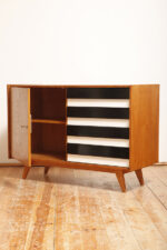 Dębowa szafka/komoda z czterema głębokimi szufladami z czarnobiałymi frontami, TYP U 458, projekt Jiri Jiroutek dla Interier Praha, Czechosłowacja, lata 60. - obrazek 24