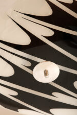 Asymetryczna mlecznobiało-czarna trzypunktowa szklana lampa sufitowa „Parasolka” malowana w geometryczne wzory, Kamenický Šenov, Czechosłowacja, lata 60. - obrazek 25