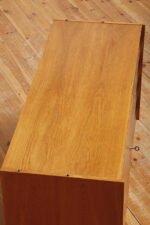 Dębowa szafka/komoda z czterema głębokimi szufladami z czarnobiałymi frontami, TYP U 458, projekt Jiri Jiroutek dla Interier Praha, Czechosłowacja, lata 60. - obrazek 27