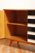 Dębowa szafka/komoda z czterema głębokimi szufladami z czarnobiałymi frontami, TYP U 458, projekt Jiri Jiroutek dla Interier Praha, Czechosłowacja, lata 60. - obrazek 28