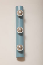 Smukła trzypunktowa aluminiowa cylindryczna niebieska lampa ścienna/kinkiet o pionowej, lub poziomej orientacji, Targetti, Włochy, lata 80. - obrazek 46