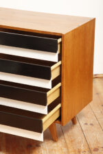 Dębowa szafka/komoda z czterema głębokimi szufladami z czarnobiałymi frontami, TYP U 458, projekt Jiri Jiroutek dla Interier Praha, Czechosłowacja, lata 60. - obrazek 30