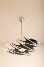 Asymetryczna mlecznobiało-czarna trzypunktowa szklana lampa sufitowa „Parasolka” malowana w geometryczne wzory, Kamenický Šenov, Czechosłowacja, lata 60. - obrazek 31