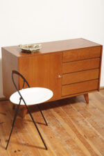 Dębowa szafka/komoda z czterema głębokimi szufladami po prawej stronie, TYP U 458, projekt Jiri Jiroutek dla Interier Praha, Czechosłowacja, lata 60. - obrazek 4