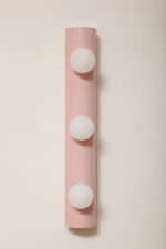 Smukła trzypunktowa aluminiowa cylindryczna różowa lampa ścienna/kinkiet o pionowej, lub poziomej orientacji, Targetti, Włochy, lata 80. - obrazek 4