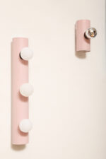 Smukła trzypunktowa aluminiowa cylindryczna różowa lampa ścienna/kinkiet o pionowej, lub poziomej orientacji, Targetti, Włochy, lata 80. - obrazek 3