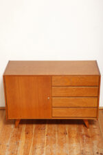 Dębowa szafka/komoda z czterema głębokimi szufladami po prawej stronie, TYP U 458, projekt Jiri Jiroutek dla Interier Praha, Czechosłowacja, lata 60. - obrazek 3
