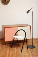 Dębowa szafka/komoda z parą przesuwanych drzwi ze sklejki lakierowanych na różowy i jasno kremowy kolor, TYP U 450, projekt Jiri Jiroutek dla Interier Praha, Czechosłowacja, wzór z 1958 roku - obrazek 3