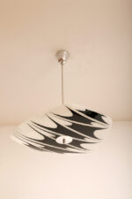 Asymetryczna mlecznobiało-czarna trzypunktowa szklana lampa sufitowa „Parasolka” malowana w geometryczne wzory, Kamenický Šenov, Czechosłowacja, lata 60. - obrazek 3