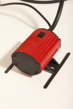 Jednopunktowa czerwono-czarna lampa biurkowa/nocna/lampa ścienna/kinkiet "Ciao 1170" z kloszem na ruchomym giętym ramieniu, projekt Ezio Didone dla firmy Arteluce, Włochy, lata 80. - obrazek 31