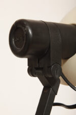 Duża jasnokremowo-czarna nablatowa jednopunktowa lampa biurkowa "Praxi" z tworzywa z ruchomym kloszem i czarnym metalowym ramieniem, projekt Bruno Gecchelin dla firmy iGuzzini, Włochy, wzór z 1982 roku - obrazek 31