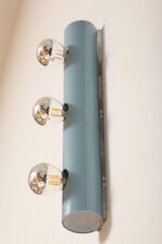 Smukła trzypunktowa aluminiowa cylindryczna niebieska lampa ścienna/kinkiet o pionowej, lub poziomej orientacji, Targetti, Włochy, lata 80. - obrazek 49