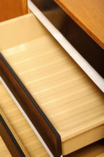 Dębowa szafka/komoda z czterema głębokimi szufladami z czarnobiałymi frontami, TYP U 458, projekt Jiri Jiroutek dla Interier Praha, Czechosłowacja, lata 60. - obrazek 31