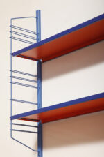 Modułowa szafka/regał na metalowej niebieskiej konstrukcji z dwoma metalowymi półkami z regulowaną wysokością, projekt Adriaan Dekker dla firmy Tomado, Holandia, lata 60. - obrazek 31