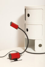 Jednopunktowa czerwono-czarna lampa biurkowa/nocna/lampa ścienna/kinkiet "Ciao 1170" z kloszem na ruchomym giętym ramieniu, projekt Ezio Didone dla firmy Arteluce, Włochy, lata 80. - obrazek 32