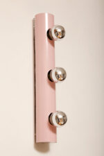 Smukła trzypunktowa aluminiowa cylindryczna różowa lampa ścienna/kinkiet o pionowej, lub poziomej orientacji, Targetti, Włochy, lata 80. - obrazek 49