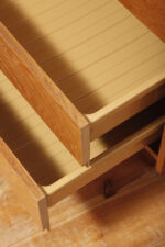 Dębowa szafka/komoda z czterema głębokimi szufladami po prawej stronie, TYP U 458, projekt Jiri Jiroutek dla Interier Praha, Czechosłowacja, lata 60. - obrazek 33