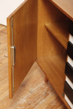 Dębowa szafka/komoda z czterema głębokimi szufladami z czarnobiałymi frontami, TYP U 458, projekt Jiri Jiroutek dla Interier Praha, Czechosłowacja, lata 60. - obrazek 32