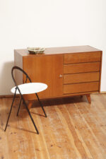 Dębowa szafka/komoda z czterema głębokimi szufladami po prawej stronie, TYP U 458, projekt Jiri Jiroutek dla Interier Praha, Czechosłowacja, lata 60. - obrazek 35