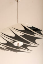 Asymetryczna mlecznobiało-czarna trzypunktowa szklana lampa sufitowa „Parasolka” malowana w geometryczne wzory, Kamenický Šenov, Czechosłowacja, lata 60. - obrazek 35