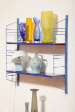 Modułowa szafka/regał na metalowej niebieskiej konstrukcji z dwoma metalowymi półkami z regulowaną wysokością, projekt Adriaan Dekker dla firmy Tomado, Holandia, lata 60. - obrazek 34