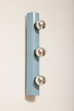 Smukła trzypunktowa aluminiowa cylindryczna niebieska lampa ścienna/kinkiet o pionowej, lub poziomej orientacji, Targetti, Włochy, lata 80. - obrazek 52