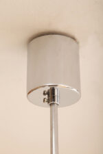 Jednopunktowa lampa sufitowa z mleczno-białym szklanym dwuwarstwowym kloszem z metalowym chromowanym zawieszeniem, Osvetlovací Sklo Valašské Medziřičí, Czechosłowacja, lata 70. - obrazek 35