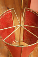 Mosiężny parasolnik/stojak na parasole w kolorze starego złota z bokami z blachy perforowanej lakierowanej na czerwono, Wagner Keller, Niemcy, lata 50/60. - obrazek 35