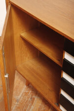 Dębowa szafka/komoda z czterema głębokimi szufladami z czarnobiałymi frontami, TYP U 458, projekt Jiri Jiroutek dla Interier Praha, Czechosłowacja, lata 60. - obrazek 35