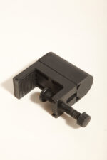 Duża jasnokremowo-czarna nablatowa jednopunktowa lampa biurkowa "Praxi" z tworzywa z ruchomym kloszem i czarnym metalowym ramieniem, projekt Bruno Gecchelin dla firmy iGuzzini, Włochy, wzór z 1982 roku - obrazek 39