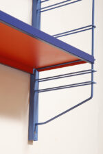 Modułowa szafka/regał na metalowej niebieskiej konstrukcji z dwoma metalowymi półkami z regulowaną wysokością, projekt Adriaan Dekker dla firmy Tomado, Holandia, lata 60. - obrazek 39