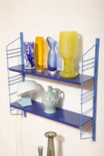 Modułowa szafka/regał na metalowej niebieskiej konstrukcji z dwoma metalowymi półkami z regulowaną wysokością, projekt Adriaan Dekker dla firmy Tomado, Holandia, lata 60. - obrazek 40