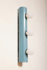 Smukła trzypunktowa aluminiowa cylindryczna niebieska lampa ścienna/kinkiet o pionowej, lub poziomej orientacji, Targetti, Włochy, lata 80. - obrazek 6