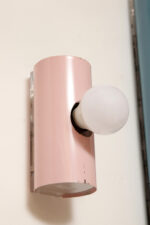 Mała jednopunktowa aluminiowa cylindryczna różowa lampa ścienna/kinkiet o pionowej, lub poziomej orientacji, Targetti, Włochy, lata 80. - obrazek 7