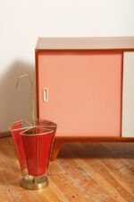 Mosiężny parasolnik/stojak na parasole w kolorze starego złota z bokami z blachy perforowanej lakierowanej na czerwono, Wagner Keller, Niemcy, lata 50/60. - obrazek 4