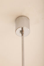 Jednopunktowa lampa sufitowa z mleczno-białym szklanym dwuwarstwowym kloszem z metalowym chromowanym zawieszeniem, Osvetlovací Sklo Valašské Medziřičí, Czechosłowacja, lata 70. - obrazek 41