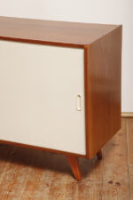 Dębowa szafka/komoda z parą przesuwanych drzwi ze sklejki lakierowanych na różowy i jasno kremowy kolor, TYP U 450, projekt Jiri Jiroutek dla Interier Praha, Czechosłowacja, wzór z 1958 roku - obrazek 41
