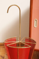 Mosiężny parasolnik/stojak na parasole w kolorze starego złota z bokami z blachy perforowanej lakierowanej na czerwono, Wagner Keller, Niemcy, lata 50/60. - obrazek 41