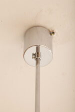 Jednopunktowa lampa sufitowa z mleczno-białym szklanym dwuwarstwowym kloszem z metalowym chromowanym zawieszeniem, Osvetlovací Sklo Valašské Medziřičí, Czechosłowacja, lata 70. - obrazek 43