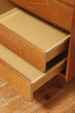 Dębowa szafka/komoda z czterema głębokimi szufladami po prawej stronie, TYP U 458, projekt Jiri Jiroutek dla Interier Praha, Czechosłowacja, lata 60. - obrazek 45