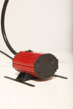 Jednopunktowa czerwono-czarna lampa biurkowa/nocna/lampa ścienna/kinkiet "Ciao 1170" z kloszem na ruchomym giętym ramieniu, projekt Ezio Didone dla firmy Arteluce, Włochy, lata 80. - obrazek 45