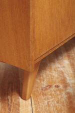 Dębowa szafka/komoda z czterema głębokimi szufladami z czarnobiałymi frontami, TYP U 458, projekt Jiri Jiroutek dla Interier Praha, Czechosłowacja, lata 60. - obrazek 45