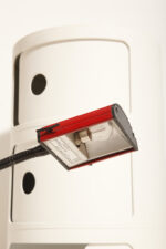 Jednopunktowa czerwono-czarna lampa biurkowa/nocna/lampa ścienna/kinkiet "Ciao 1170" z kloszem na ruchomym giętym ramieniu, projekt Ezio Didone dla firmy Arteluce, Włochy, lata 80. - obrazek 46