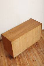 Dębowa szafka/komoda z czterema głębokimi szufladami z czarnobiałymi frontami, TYP U 458, projekt Jiri Jiroutek dla Interier Praha, Czechosłowacja, lata 60. - obrazek 46