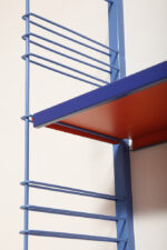 Modułowa szafka/regał na metalowej niebieskiej konstrukcji z dwoma metalowymi półkami z regulowaną wysokością, projekt Adriaan Dekker dla firmy Tomado, Holandia, lata 60. - obrazek 48