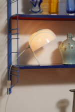 Modułowa szafka/regał na metalowej niebieskiej konstrukcji z dwoma metalowymi półkami z regulowaną wysokością, projekt Adriaan Dekker dla firmy Tomado, Holandia, lata 60. - obrazek 49